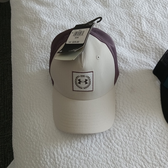 Under Armour Iso-Chill ArmourVent Trucker Hat - Picture 1 of 1